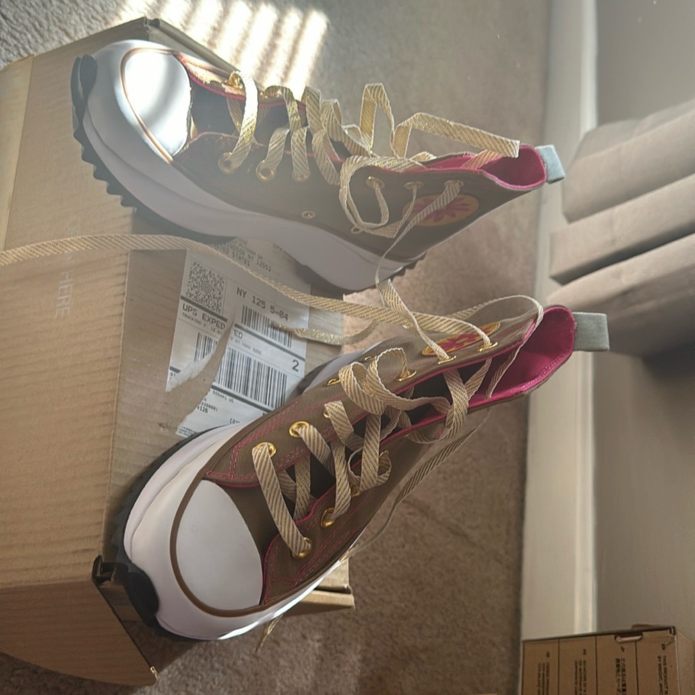 Converse chunky bottom high top sneakers